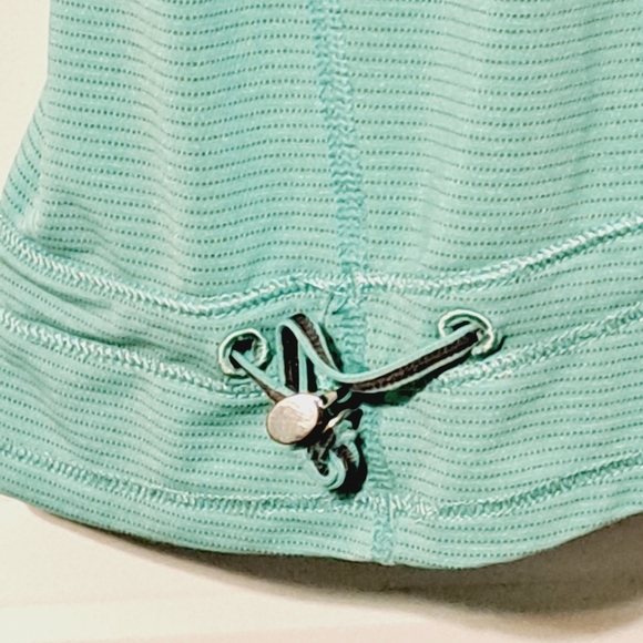 Lululemon run. Tame me tank. Mint green stripe.  Women’s Size 4. - Picture 7 of 11